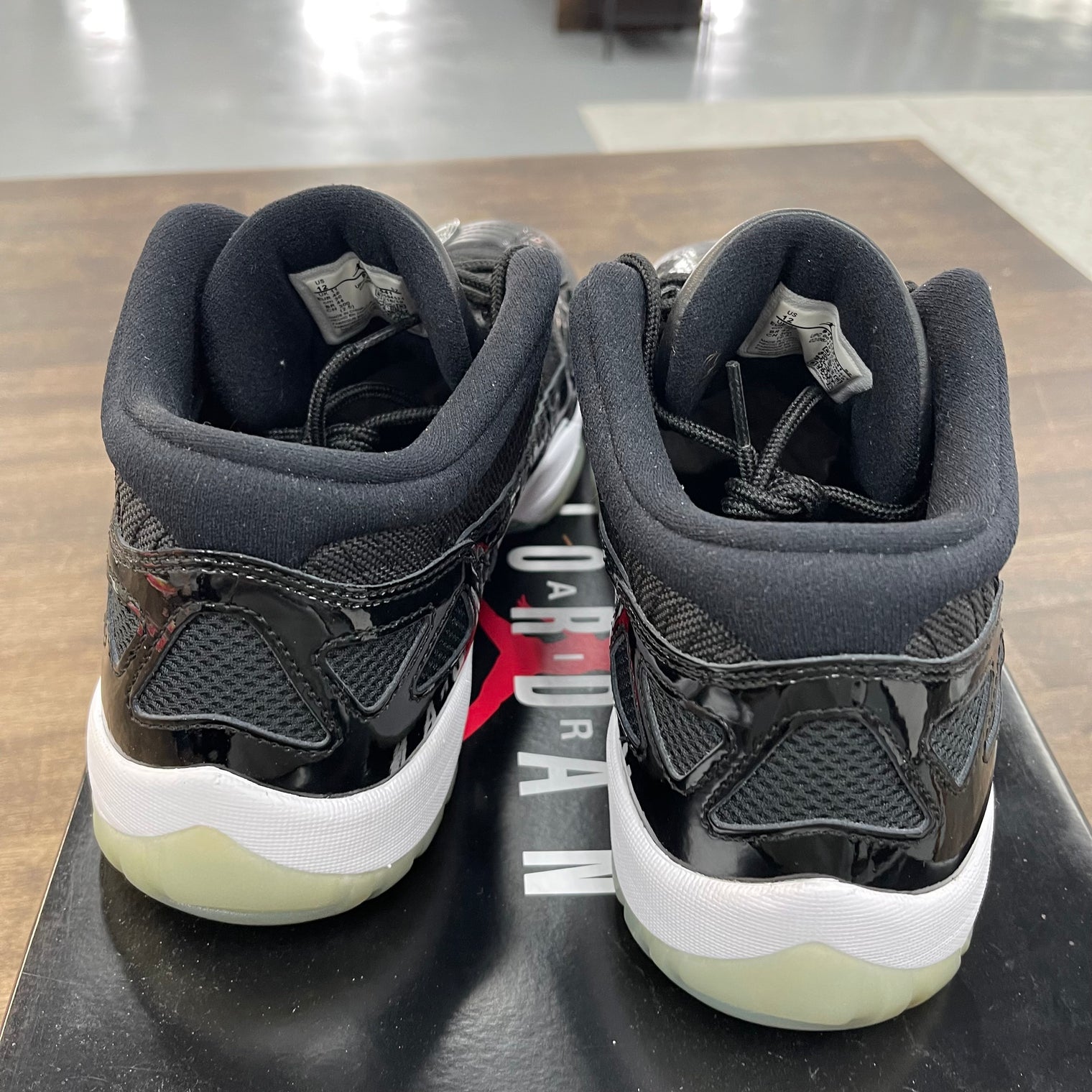 Space Jam Jordan 11 Low IE (USED)