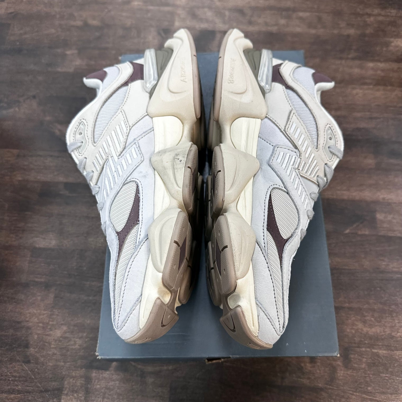 Grey Matter Timberwolf New Balance 9060 (USED)