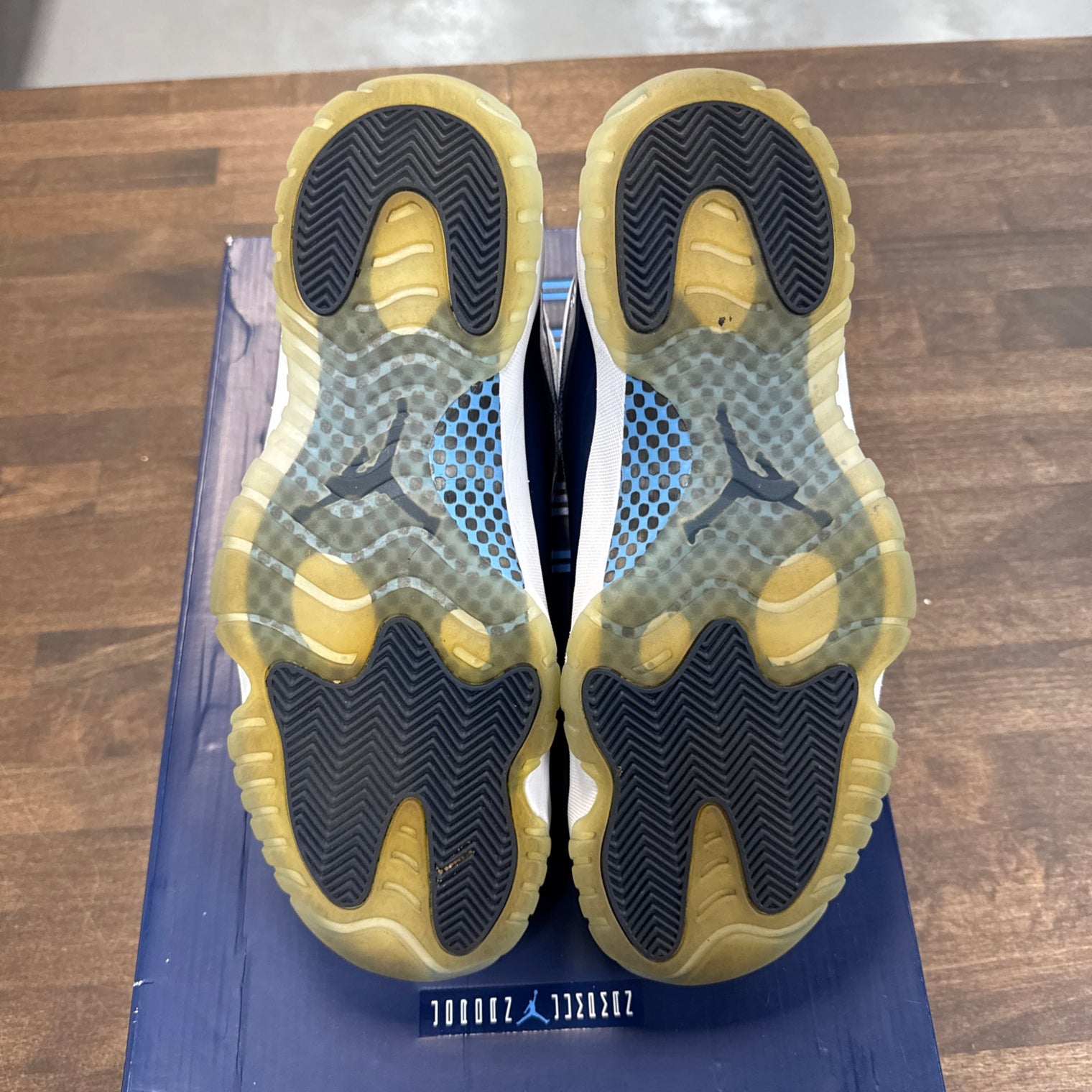 Win like 82 Jordan 11 (USED)