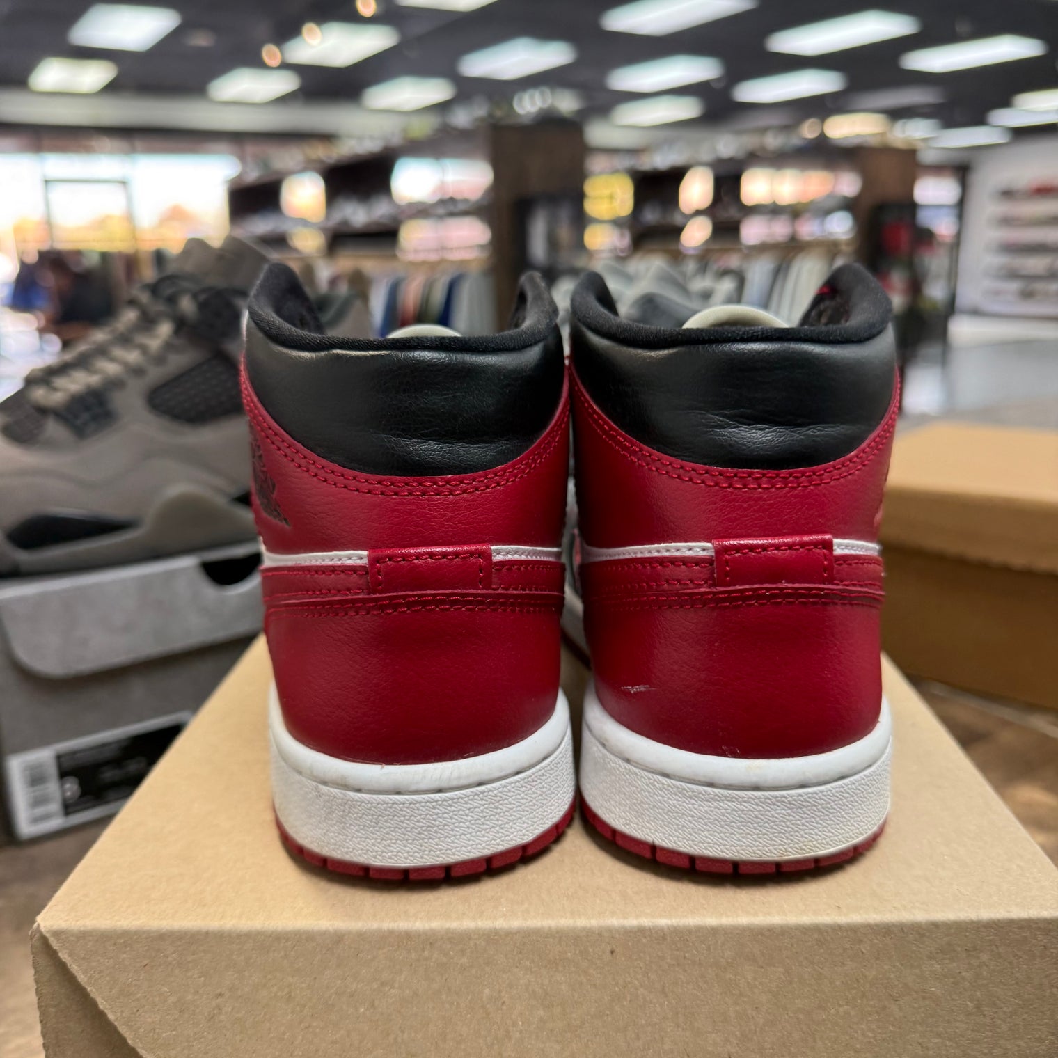 Alternate Bred Toe Jordan 1 Mid (W) (USED, No Box)