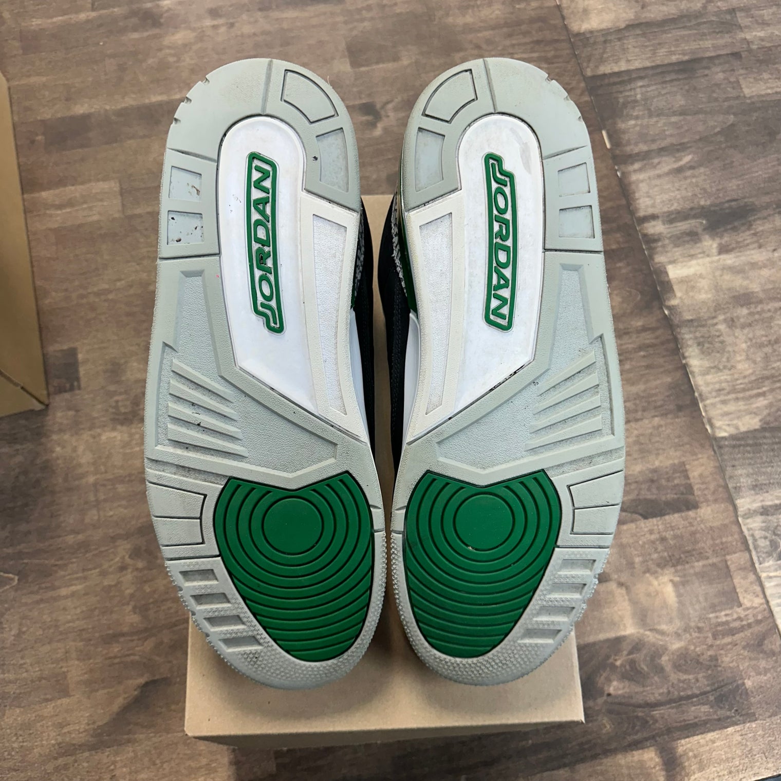 Pine Green Jordan 3 Retro (USED, No Insoles, No Box)