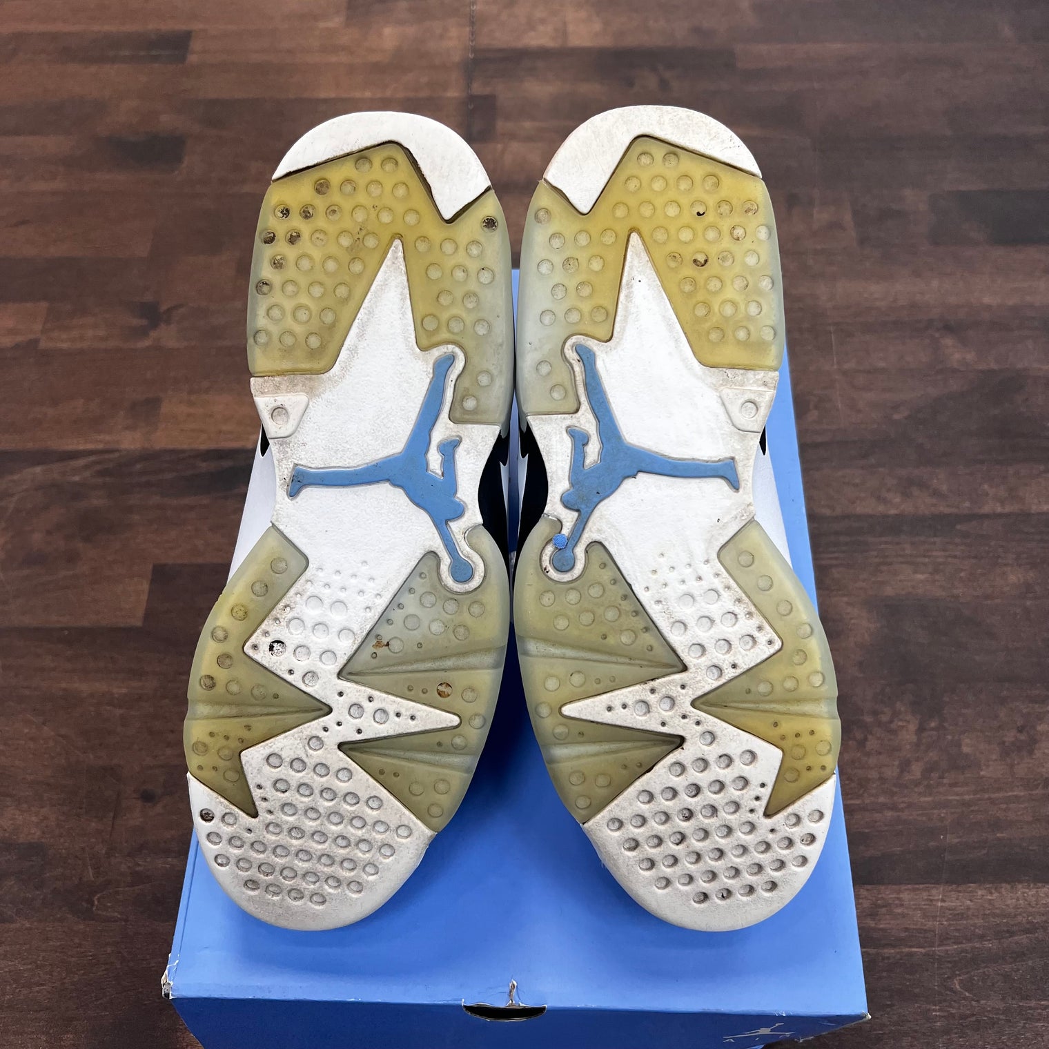 UNC Jordan 6 (USED)