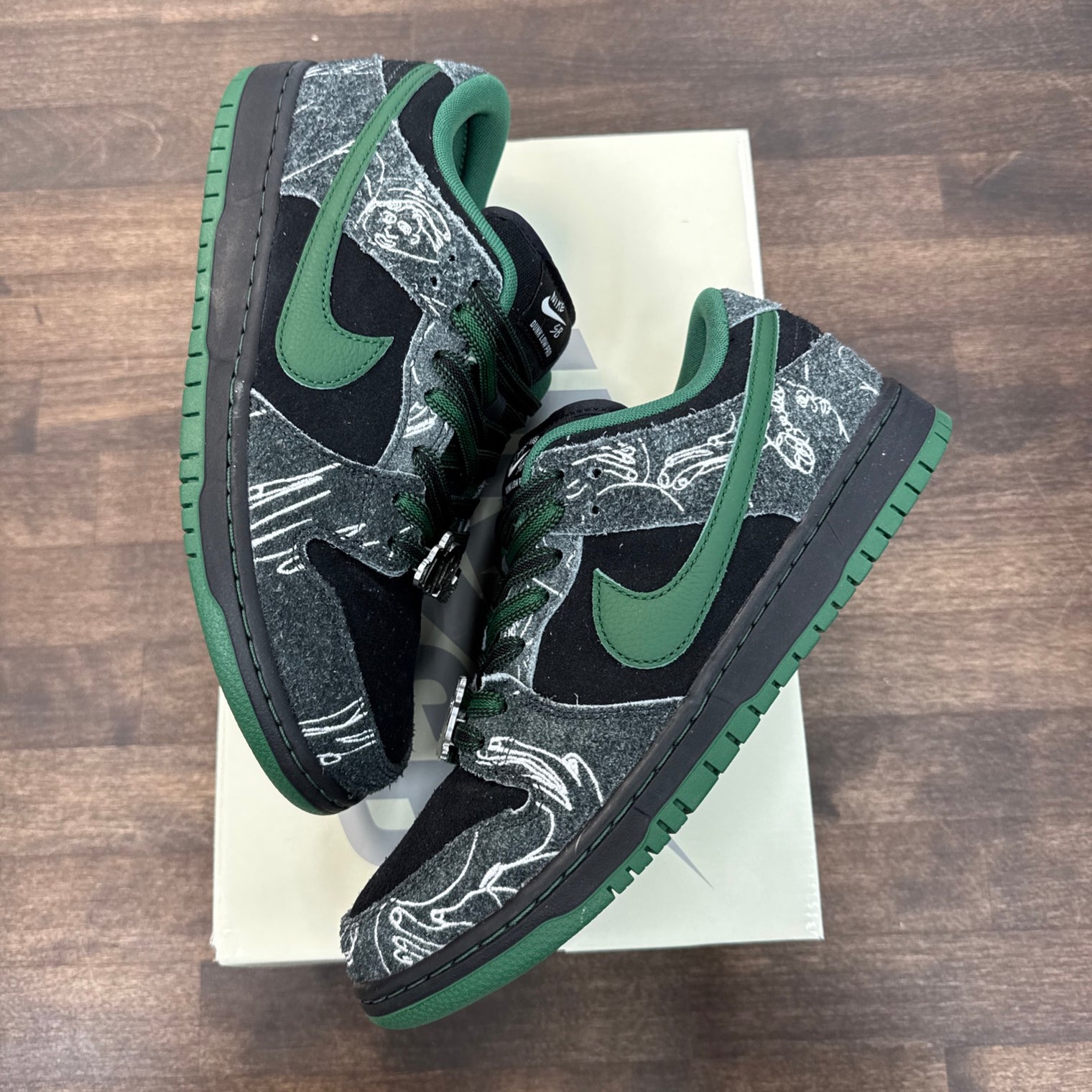 There Skateboards SB Dunk Low (USED)
