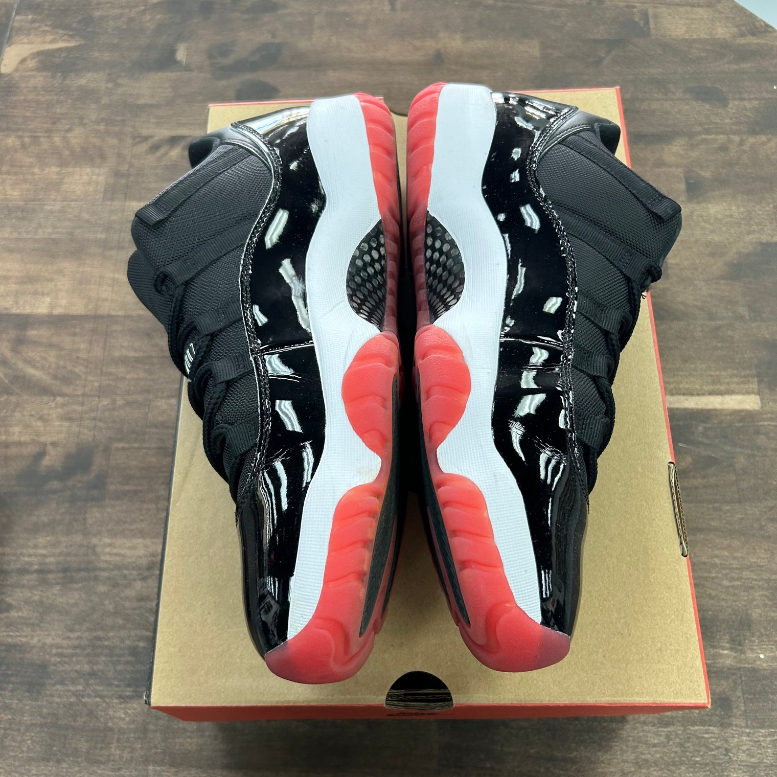 Bred Jordan 11 Retro Low (USED)