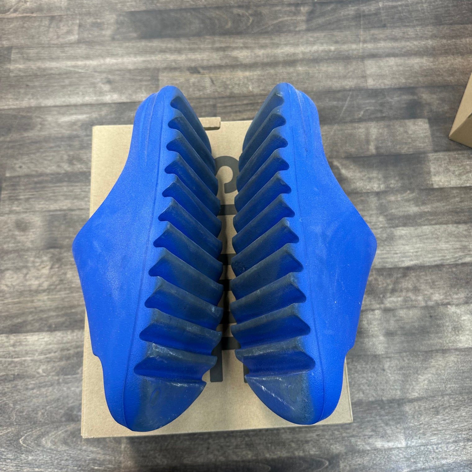 Azure adidas Yeezy Slide (USED)