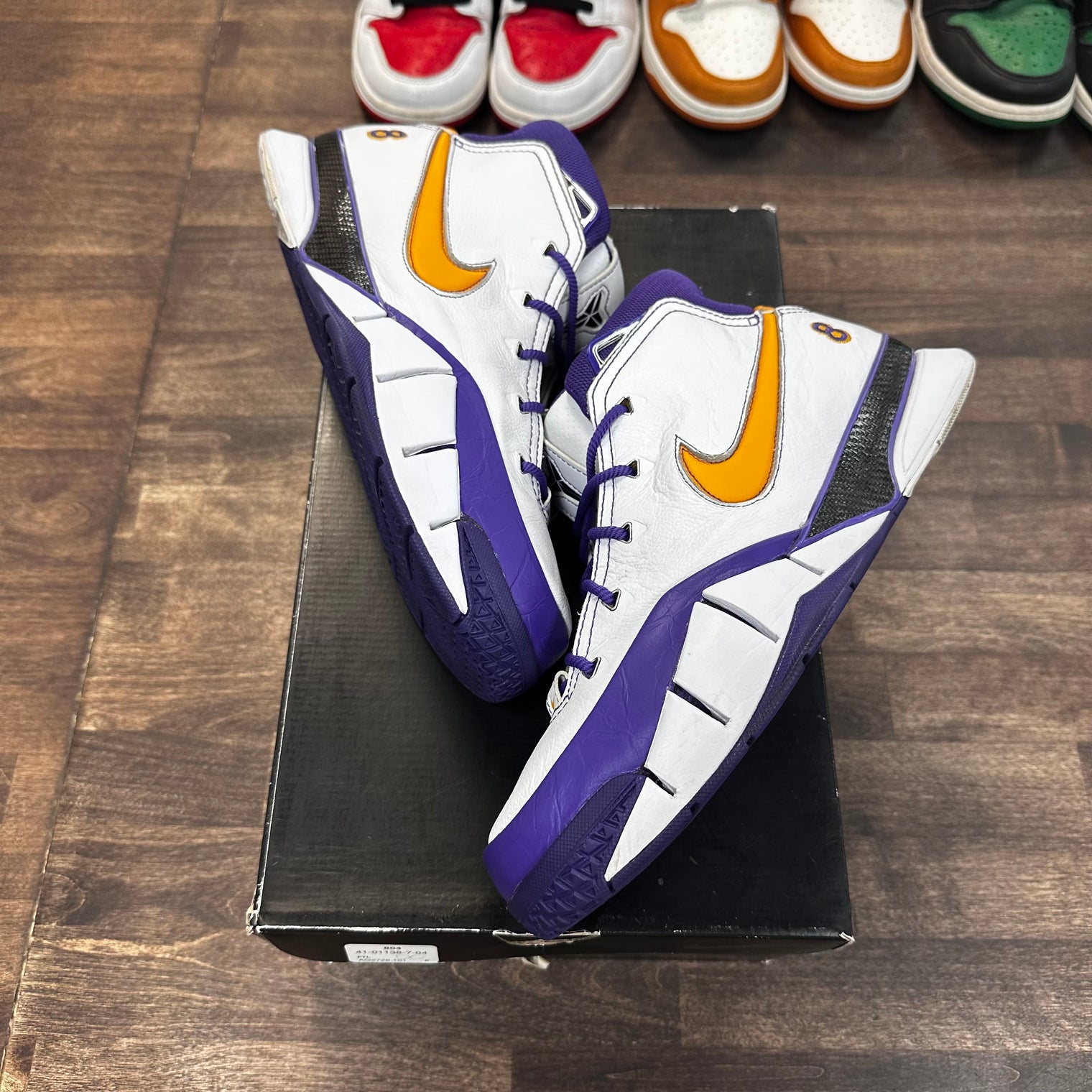 Think 16 Close Out Kobe 1 Protro (USED)