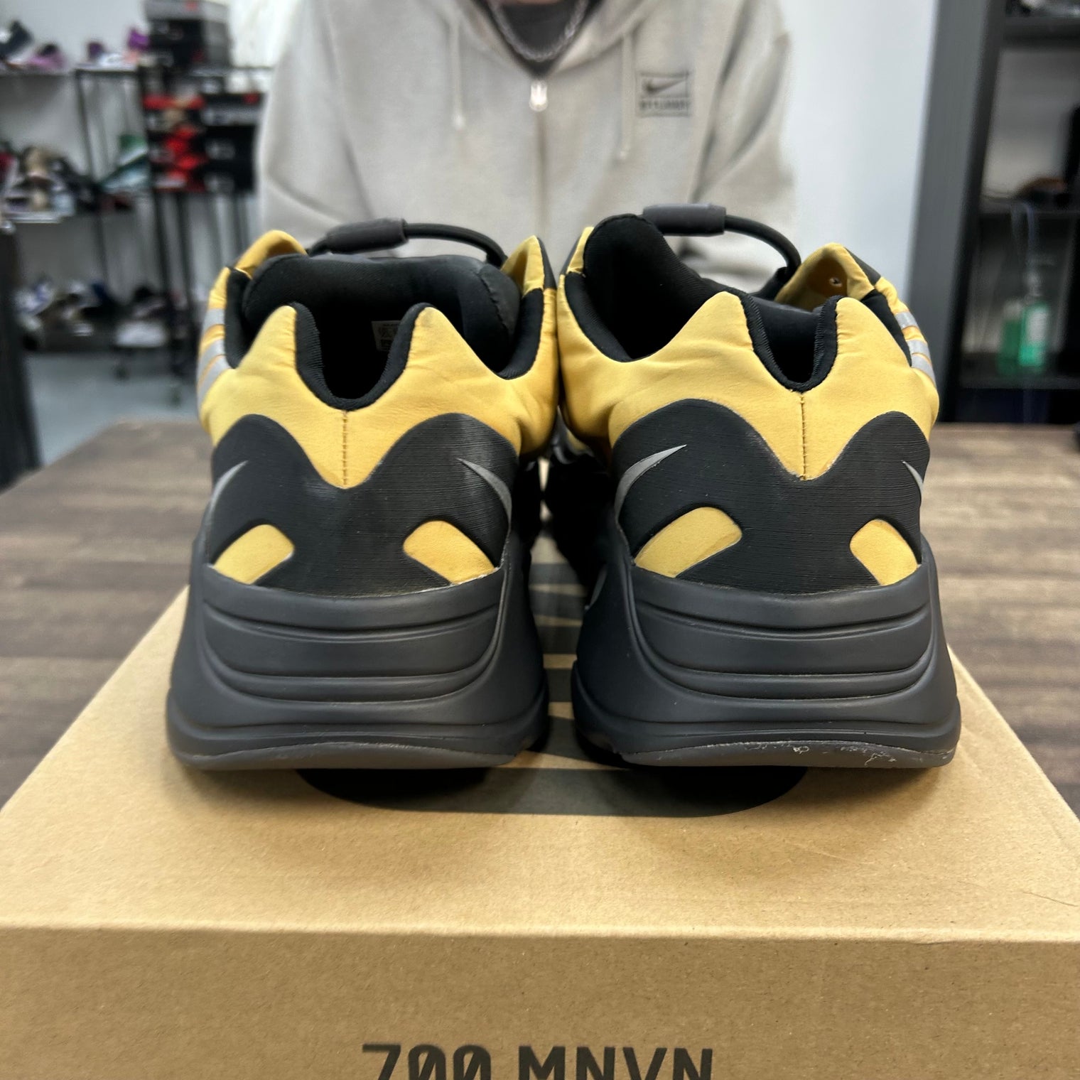 Honey Flux Yeezy 700 MNVN (USED)