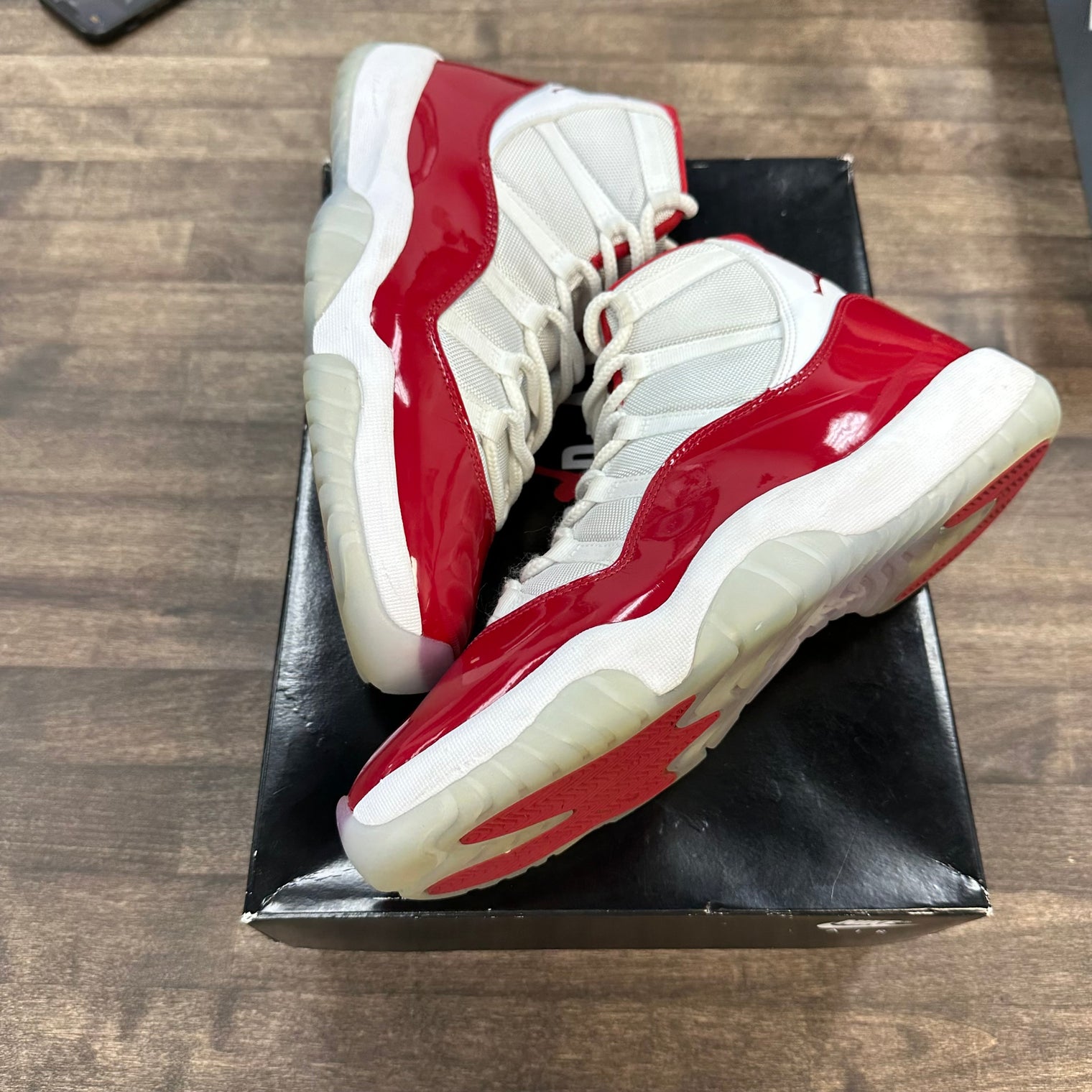 Cherry Jordan 11 (USED)