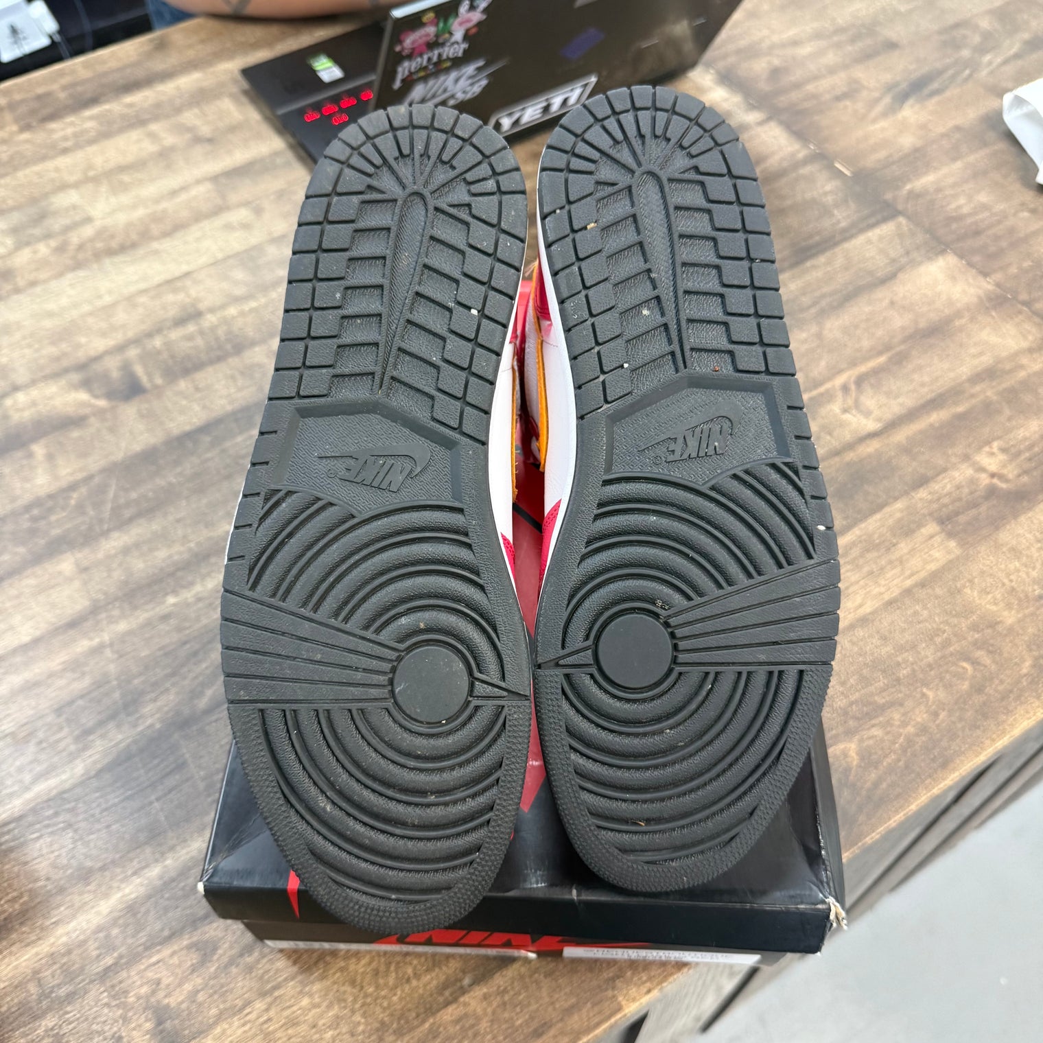 Jordan 1 Retro High OG Light Fusion Red (USED)