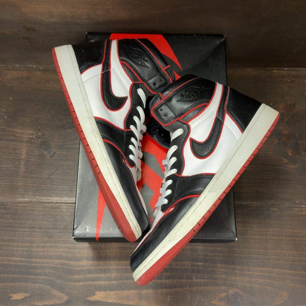 Jordan 1 Retro High Bloodline Size 12 (Pre-Owned) - back