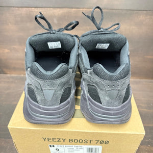adidas Yeezy Boost 700 V2 Vanta Size 9 (Pre-Owned)