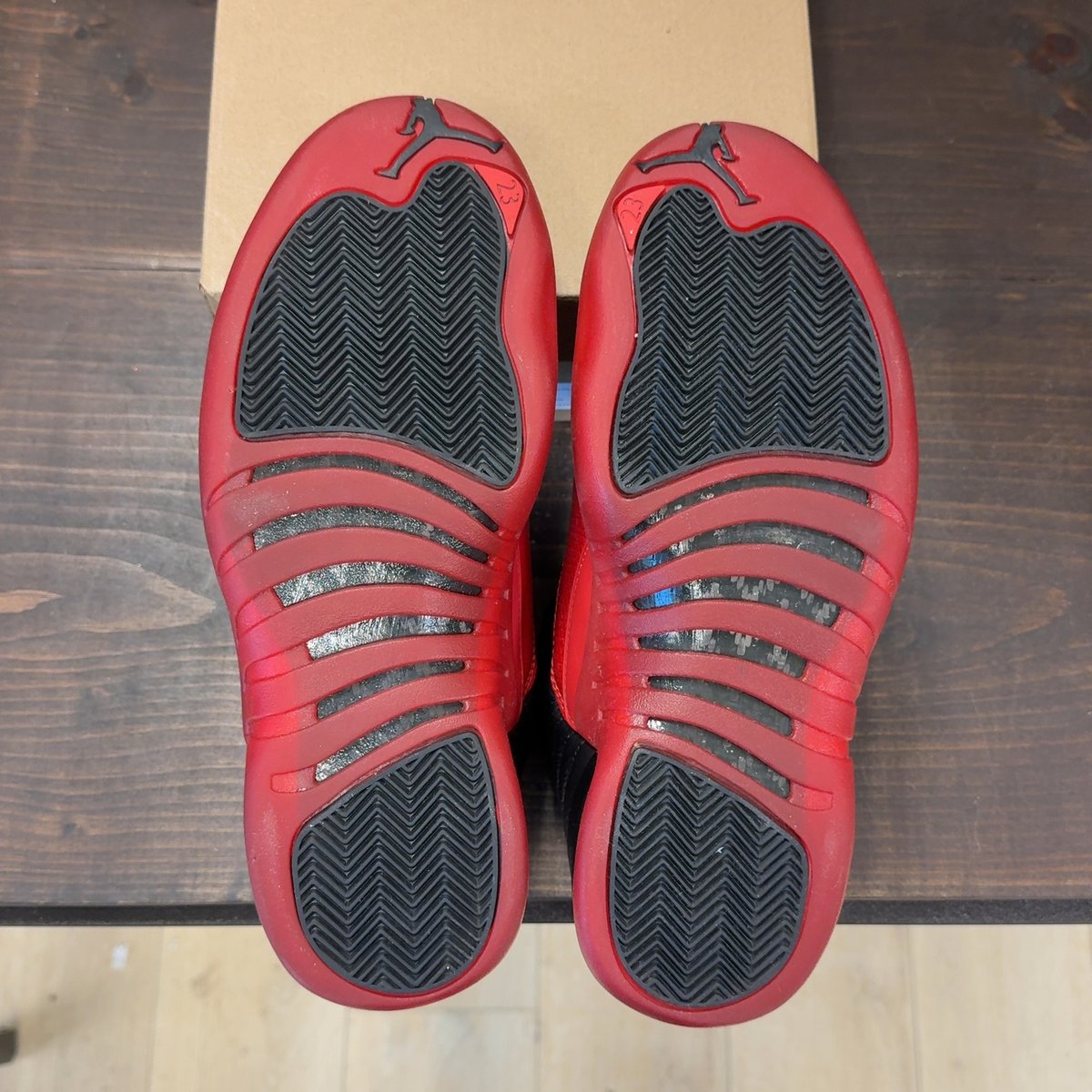 Jordan 12 Retro Flu Game (2025) Size 9.5 (Pre-Owned) - aux