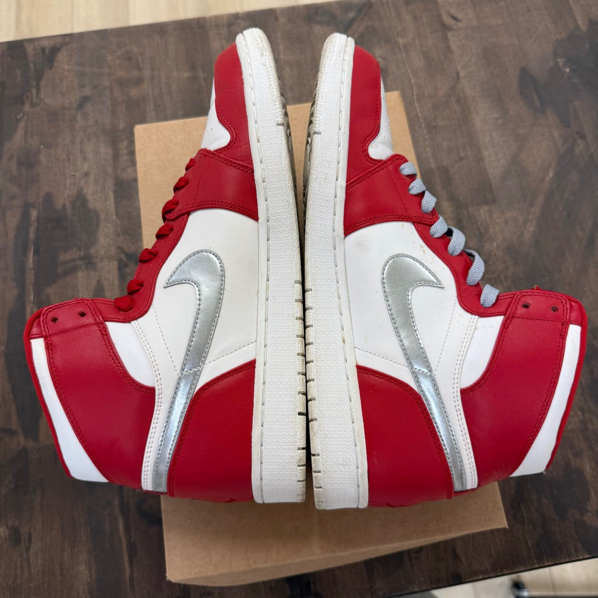 Jordan 1 Retro Silver Medal Size 12 (Pre-Owned) - Image 4
