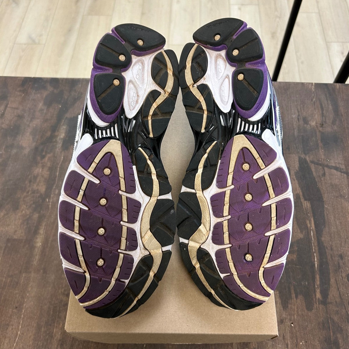 Saucony ProGrid Omni 9 White Black Silver Purple Size 12 (Pre-Owned) - Image 5