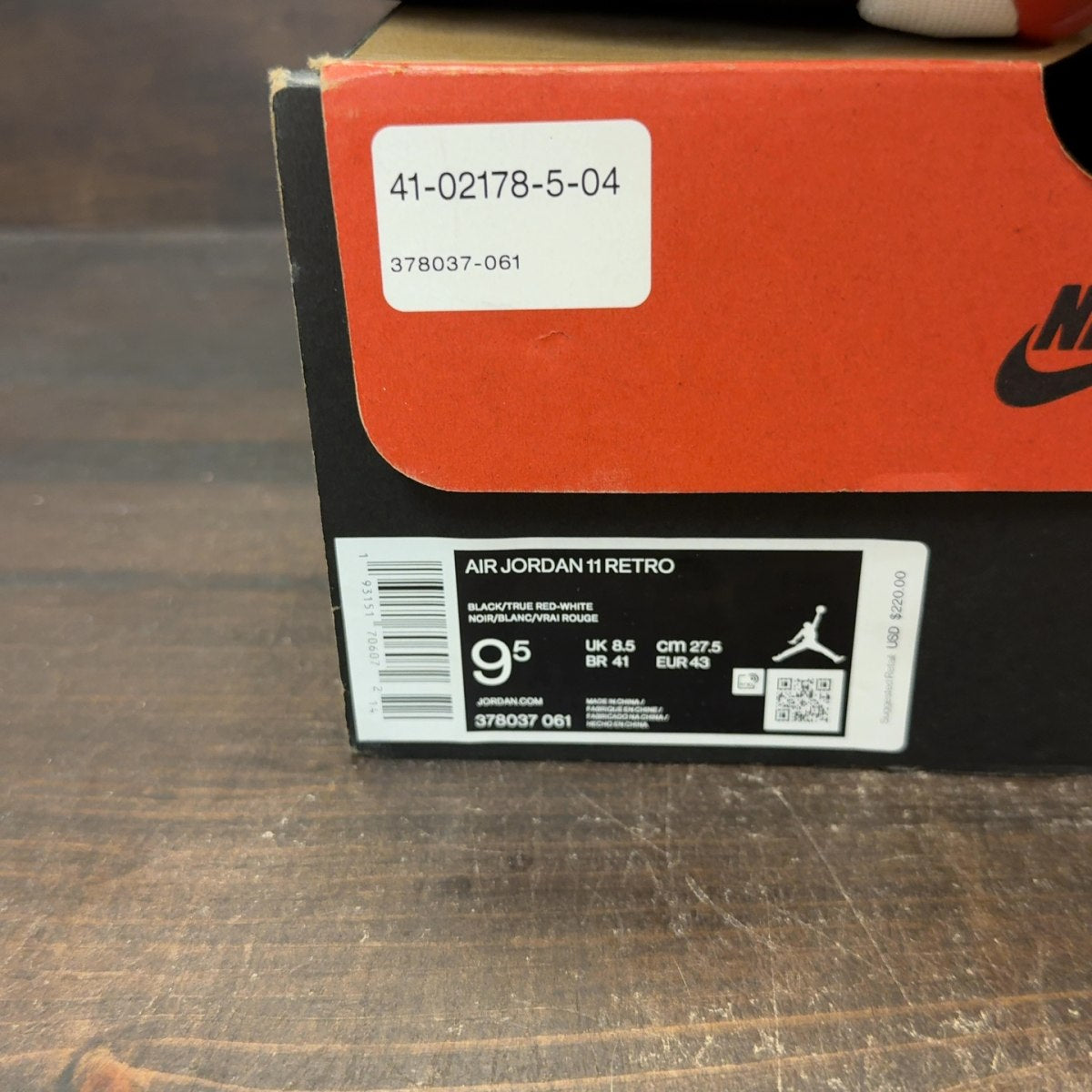 Jordan 11 Retro Playoffs Bred (2019) Size 9.5 (Pre-Owned)