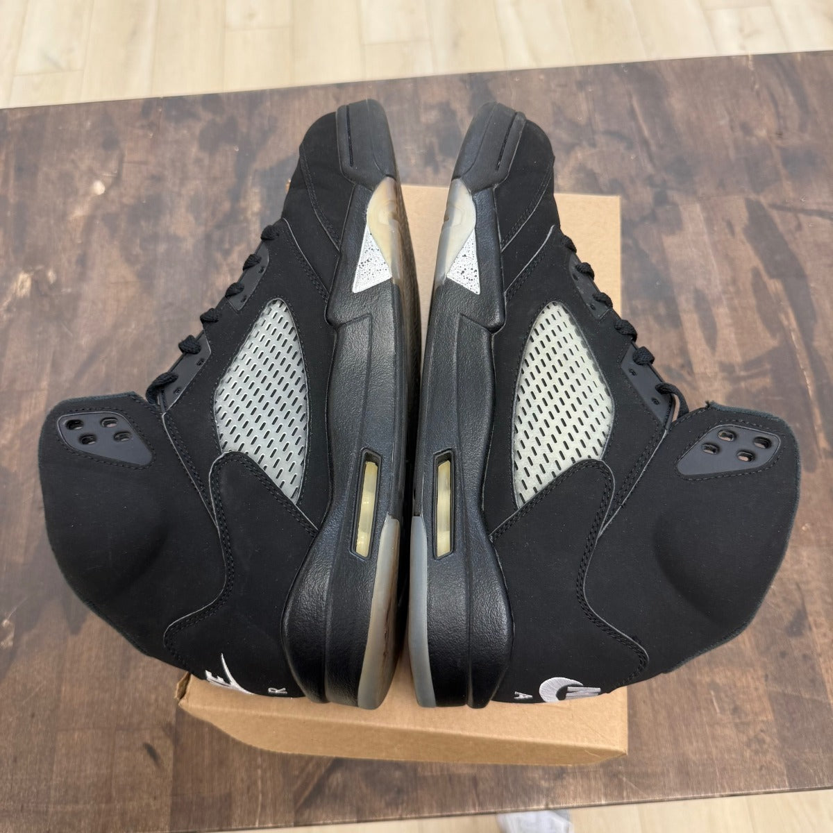 Jordan 5 Retro Black Metallic (2016) Size 13 (Pre-Owned) - Image 4