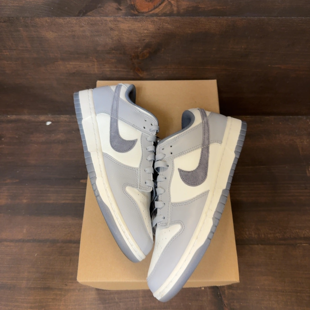 Nike Dunk Low SE Light Carbon Size 8.5 (Pre-Owned) - Image 2