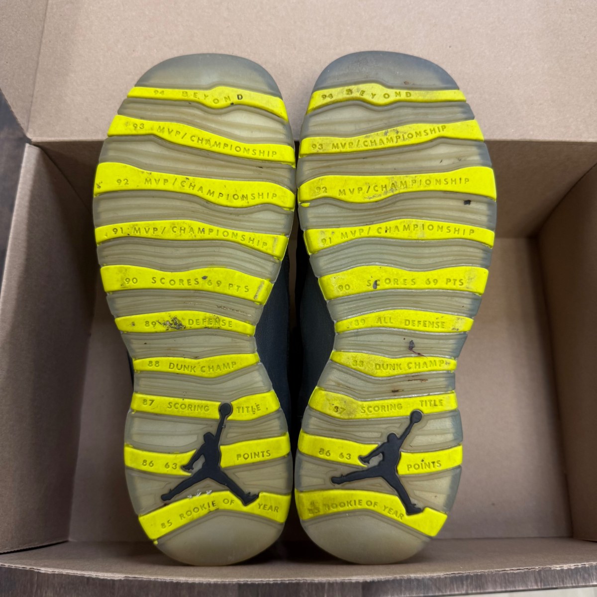 Jordan 10 Retro Venom Green Size 6Y (Pre-Owned) - Image 3