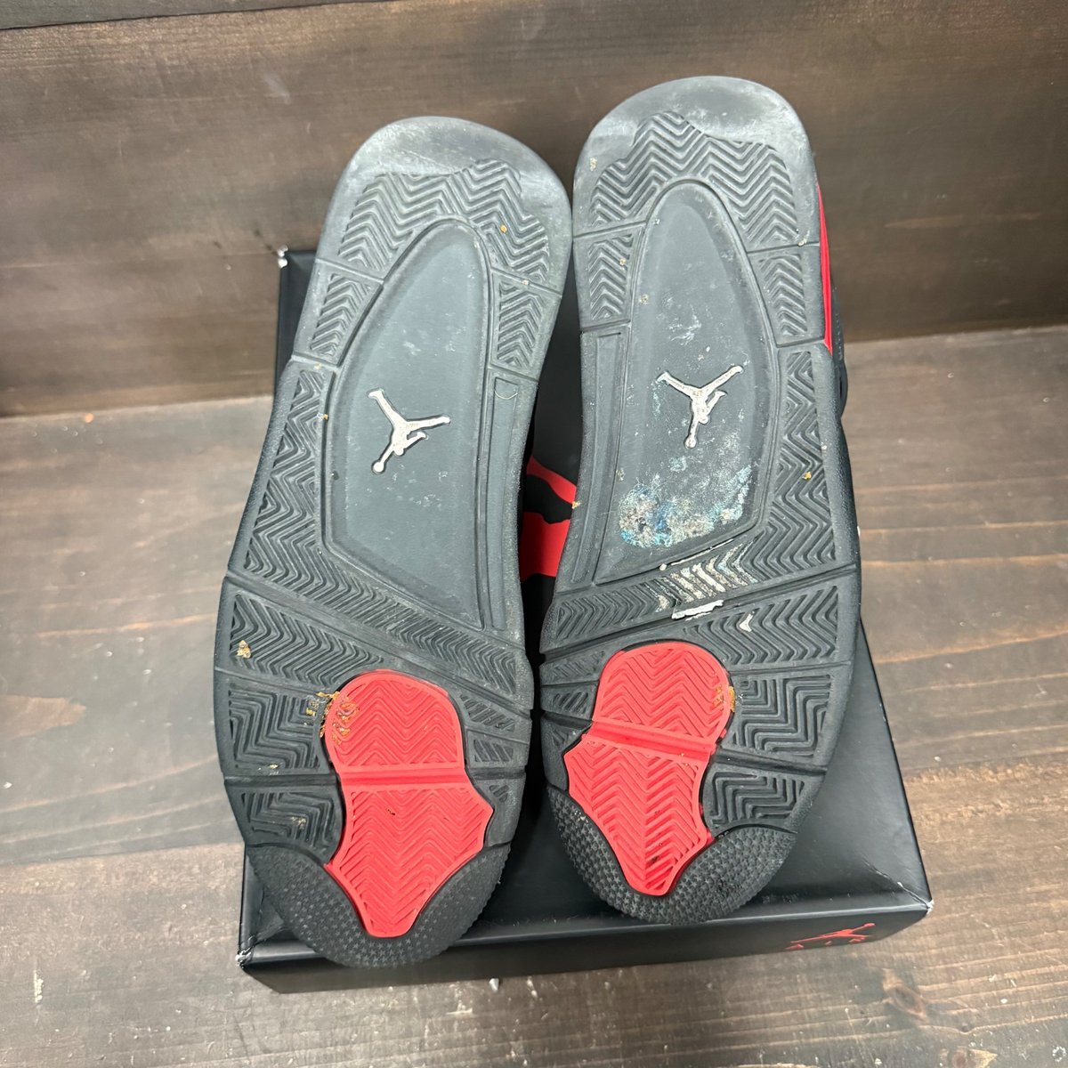 Jordan 4 Retro Red Thunder Size 10.5 (Pre-Owned) - box