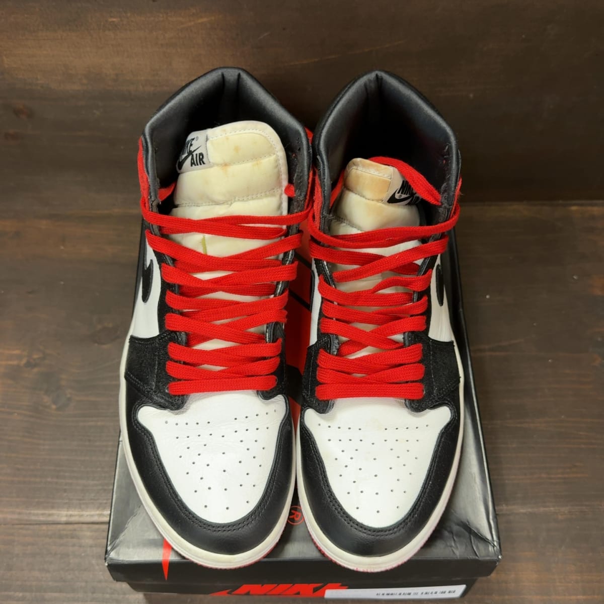 Jordan 1 Retro High Satin Black Toe (Women's) Size 8.5W (Pre-Owned) - tag