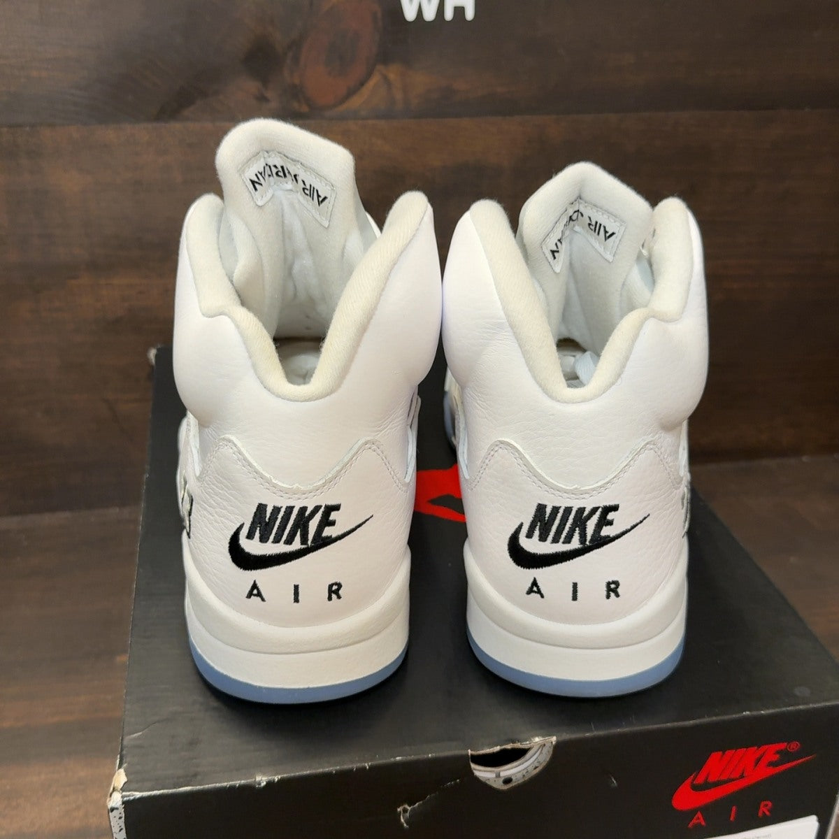 Jordan 5 Retro White Metallic (2026) Size 11 (Pre-Owned) - Image 4