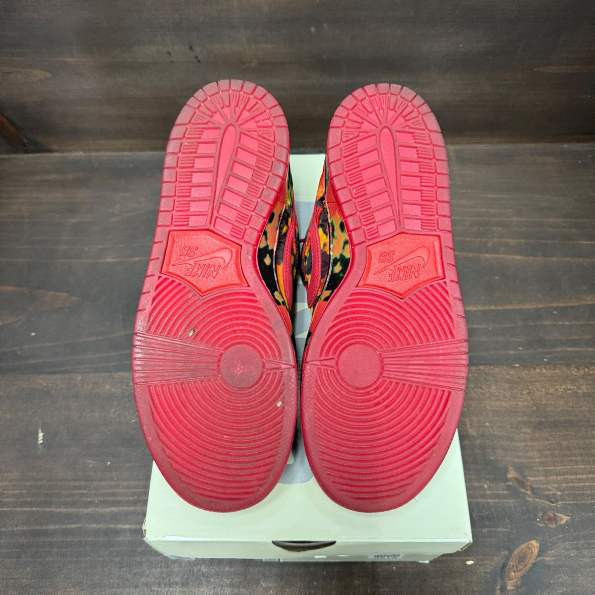 Nike SB Dunk Low The Wizard of Oz Poppy Field - Image 6