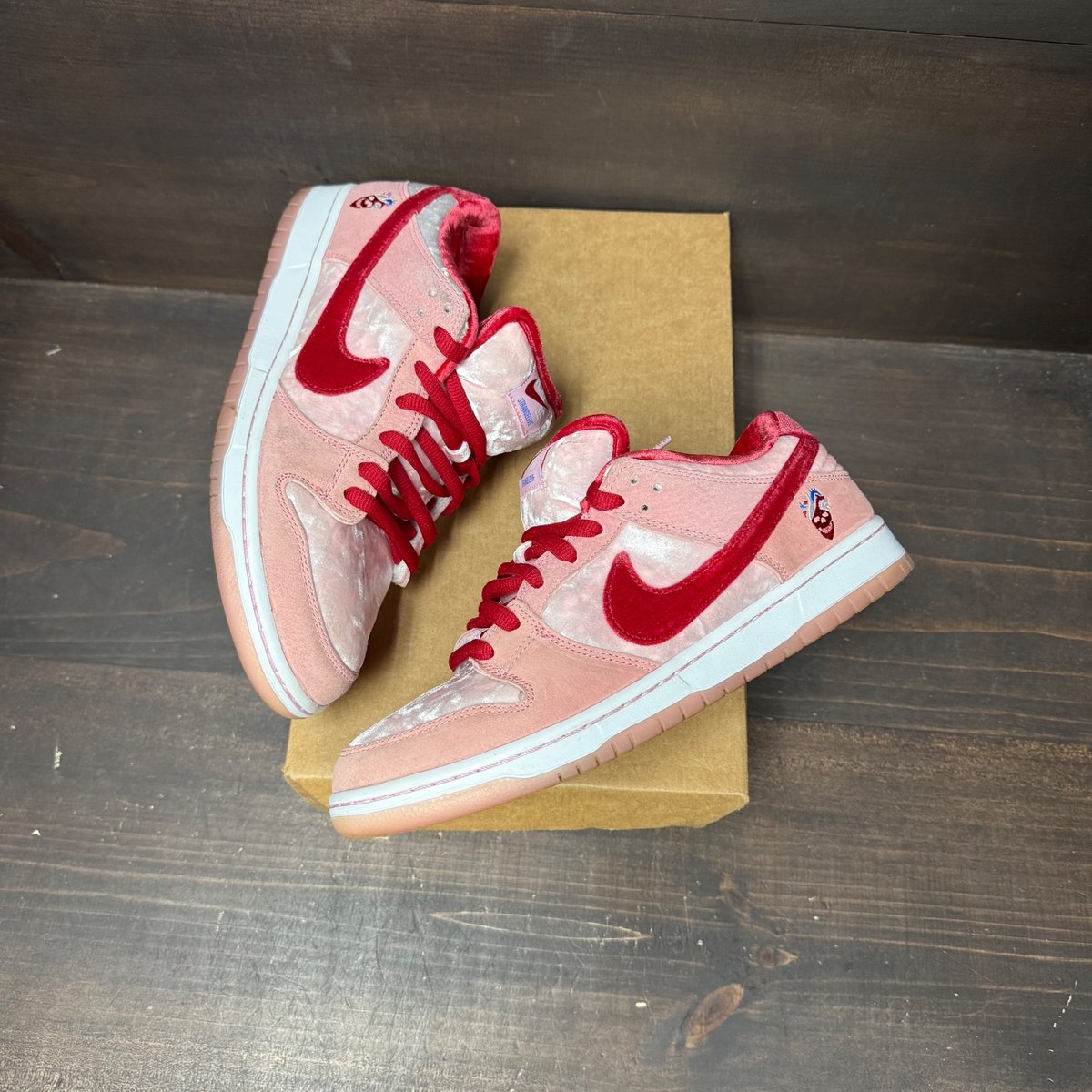 Nike SB Dunk Low StrangeLove Skateboards Size 10 (Pre-Owned) - tag