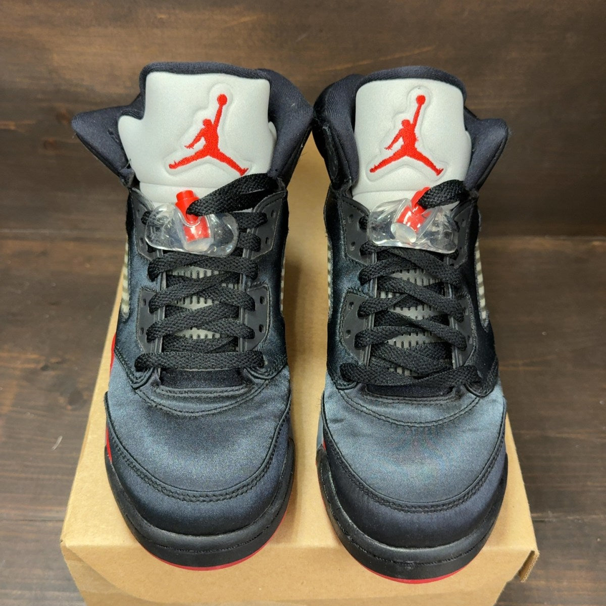 Jordan 5 Retro Satin Bred (GS) Size 7Y (Pre-Owned) - Image 3