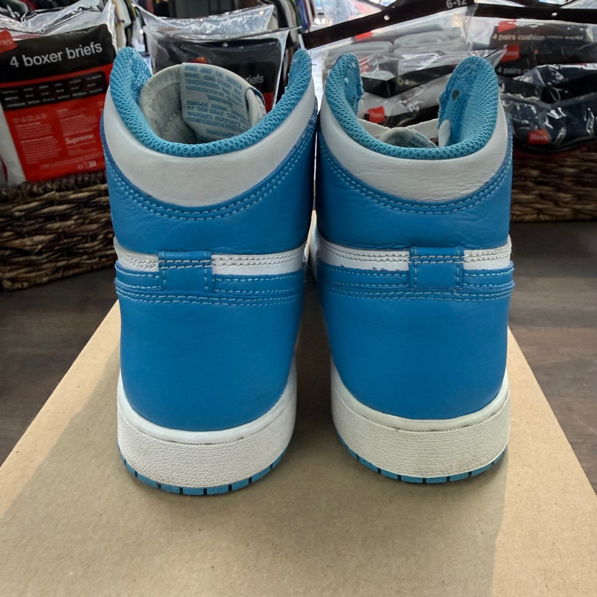 Jordan 1 Retro High OG UNC (GS) Size 6Y (Pre-Owned) - Image 4