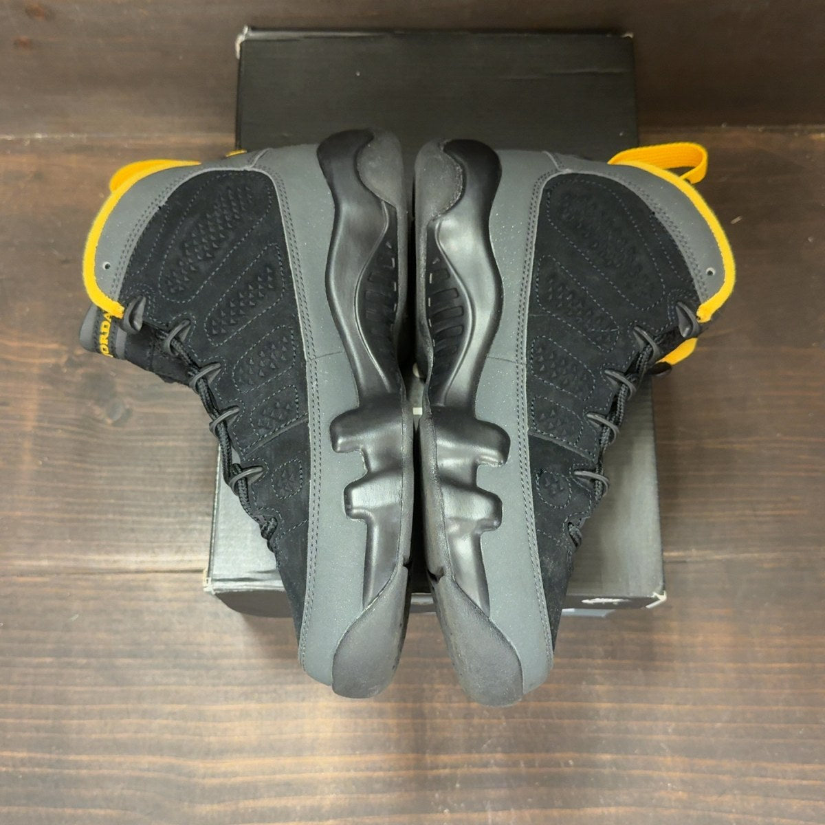 Jordan 9 Retro Dark Charcoal University Gold (GS) Size 5Y (Pre-Owned) - aux