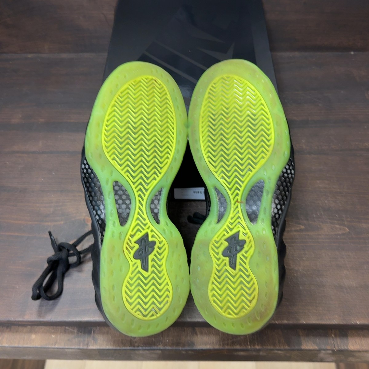 Nike Air Foamposite One Black Volt - Image 8