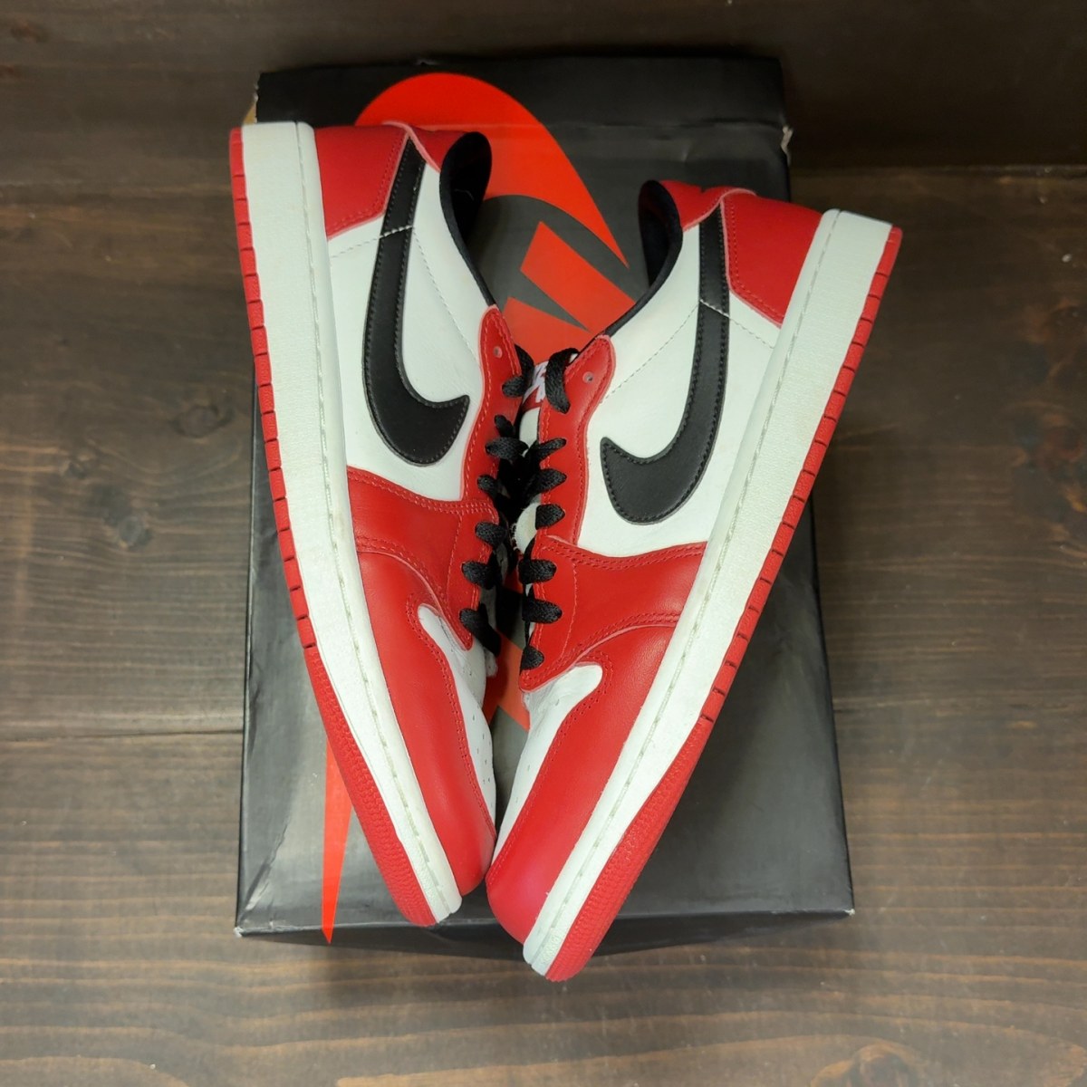 Jordan 1 Retro Low OG Chicago (2025) - Image 2