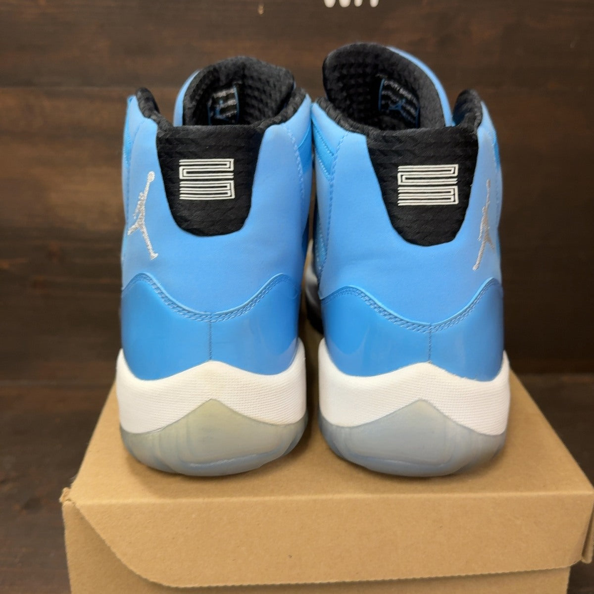 Jordan 11 Retro Pantone Size 12 (Pre-Owned) - Image 5
