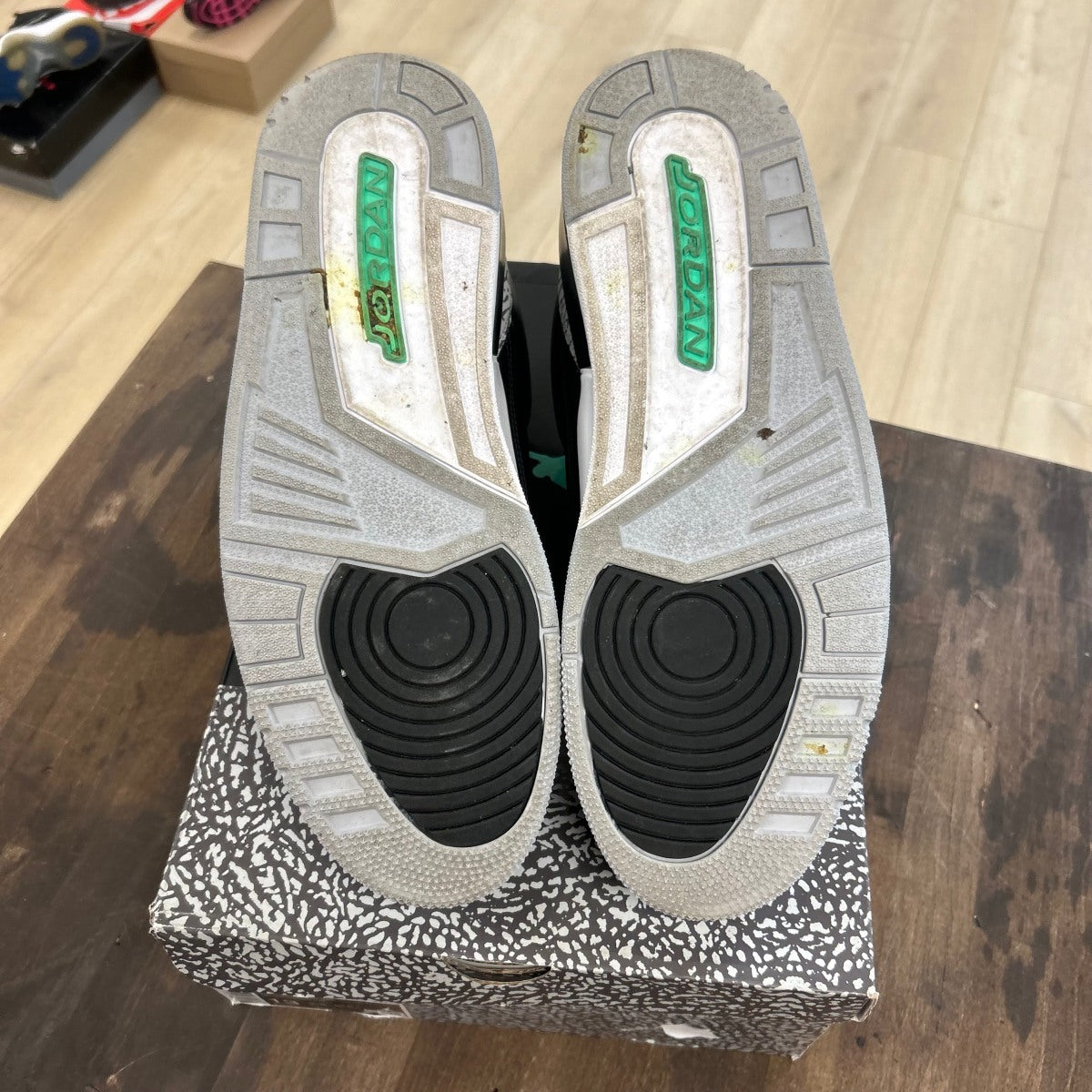 Jordan 3 Retro Green Glow Size 13 (Pre-Owned) - Image 5
