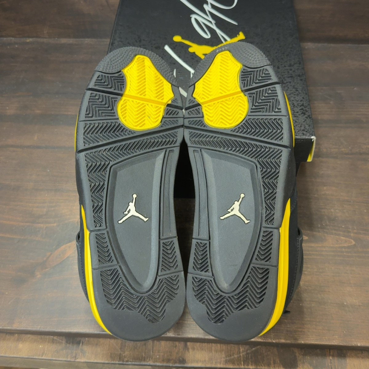 Jordan 4 Retro Thunder (2023) - Image 8