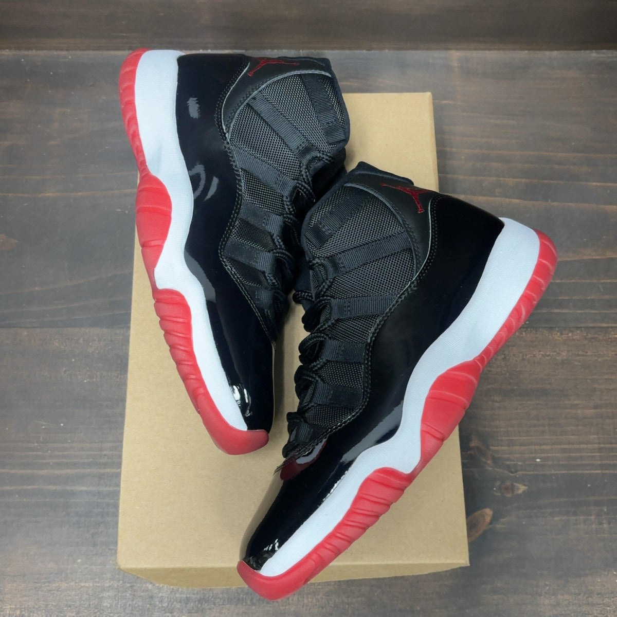 Jordan 11 Retro Playoffs Bred (2019) Size 9 (Pre-Owned) - Image 2