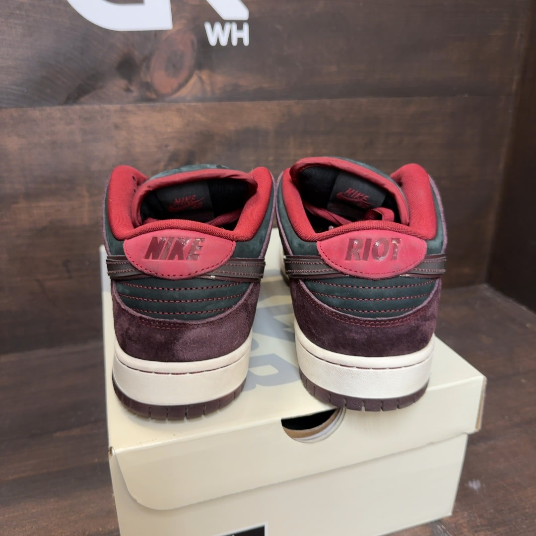 Nike SB Dunk Low Riot Skateshop Size 12 (Pre-Owned)