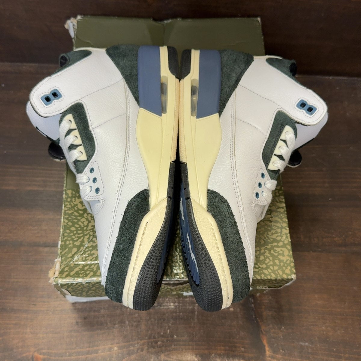 Jordan 3 Retro OG SP A Ma Maniére Diffused Blue Diffused Blue Size 8.5 (Pre-Owned) - Image 4
