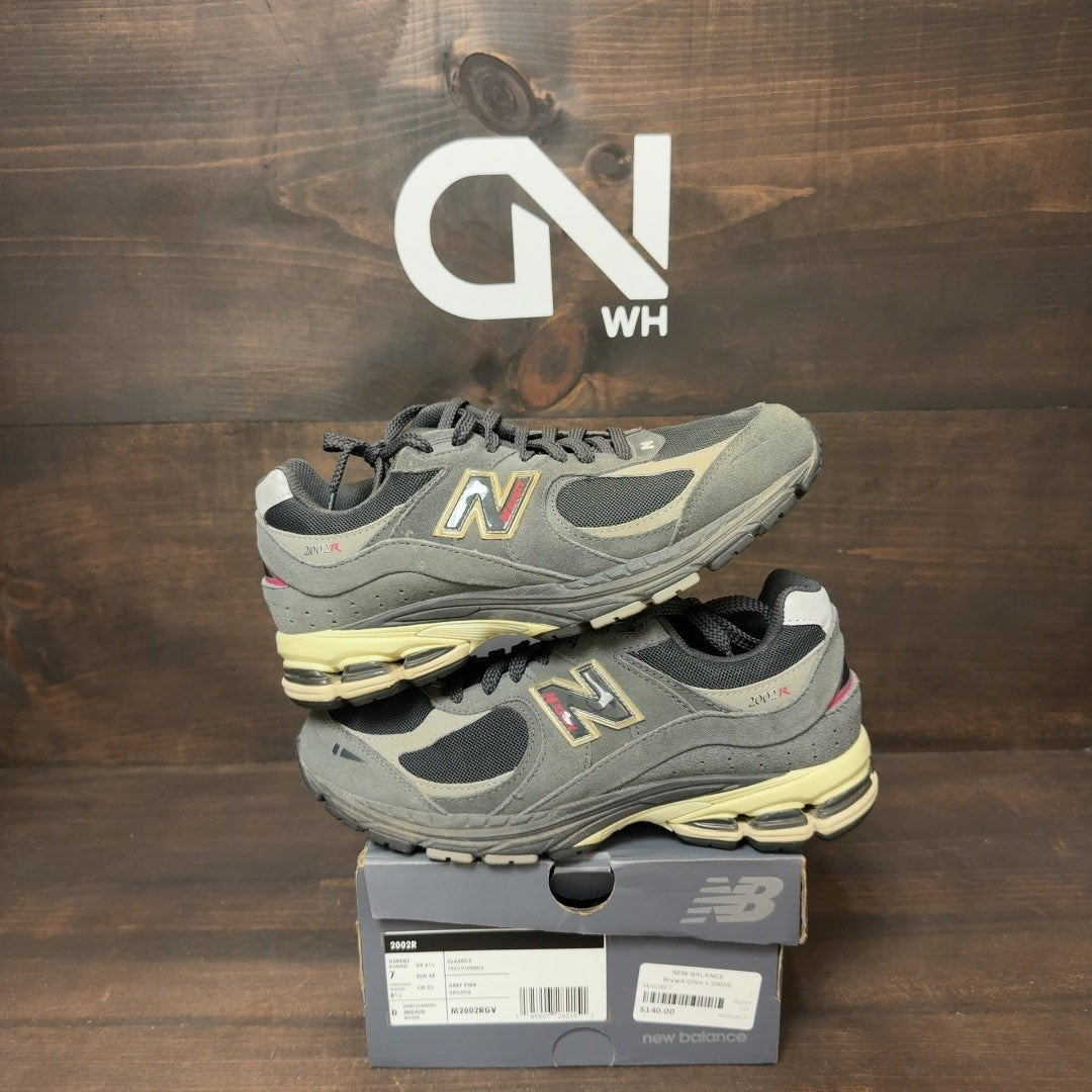 New Balance 2002R Black Grey Size 7 (Pre-Owned)