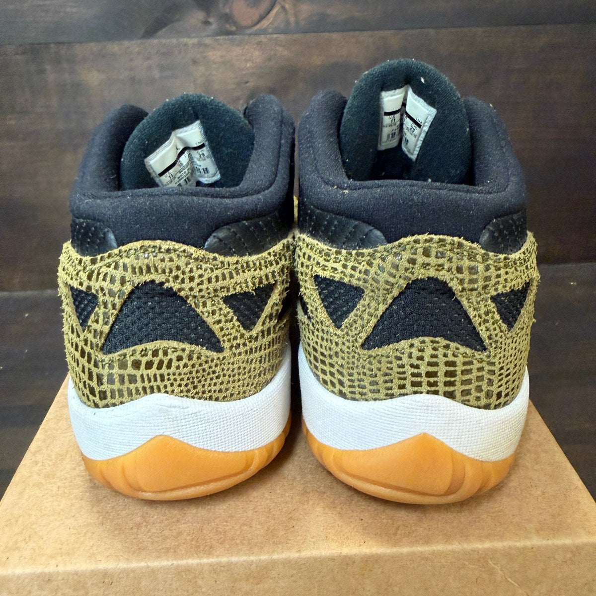 Jordan 11 Retro Low IE Militia Green (2015) Size 11 (Pre-Owned) - Image 4
