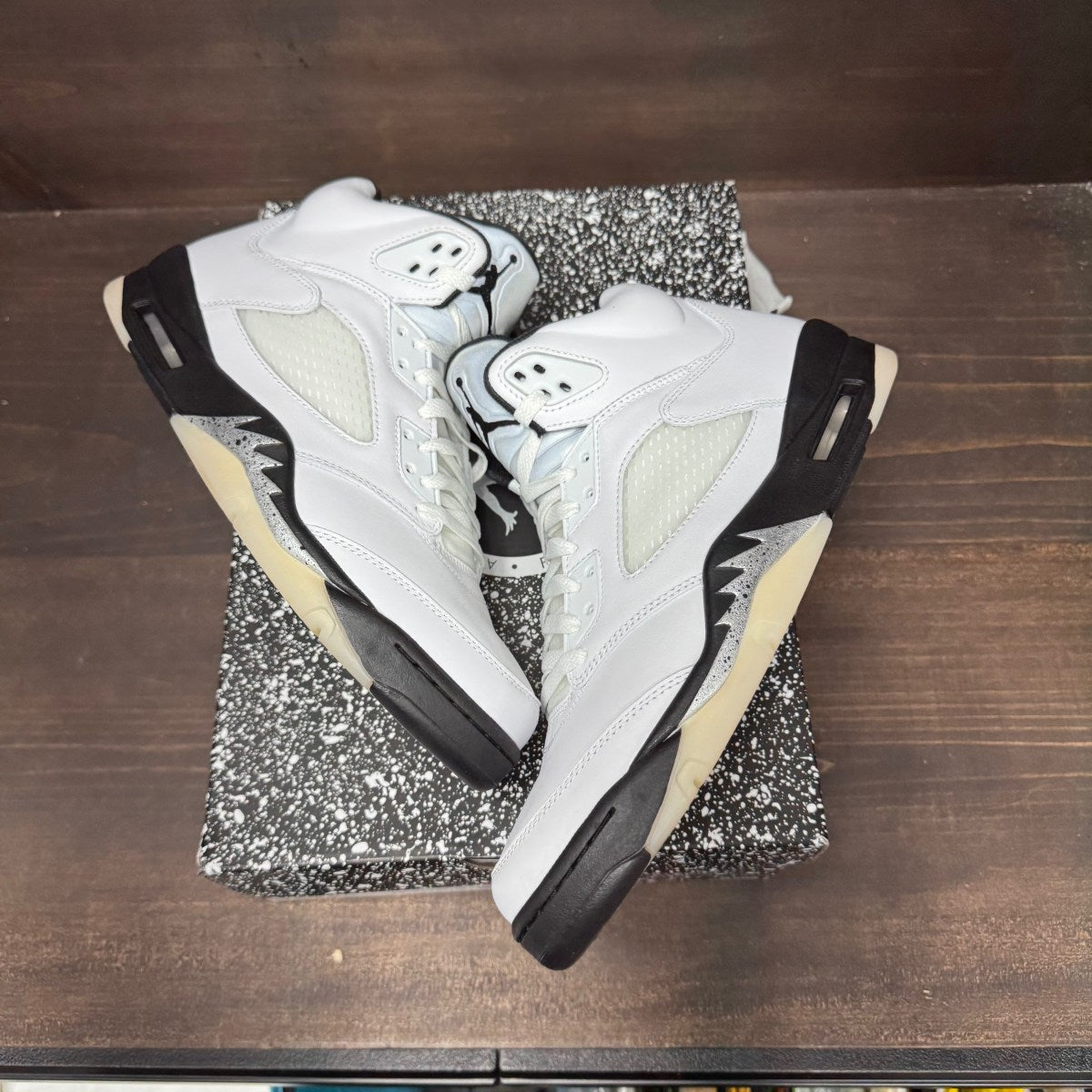 Jordan 5 Retro Reverse Metallic - Image 2