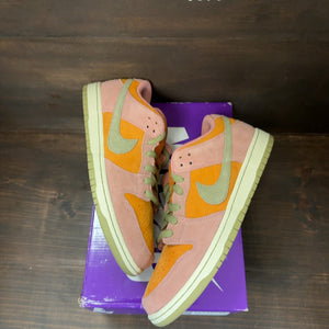 Nike SB Dunk Low Red Stardust - Image 2