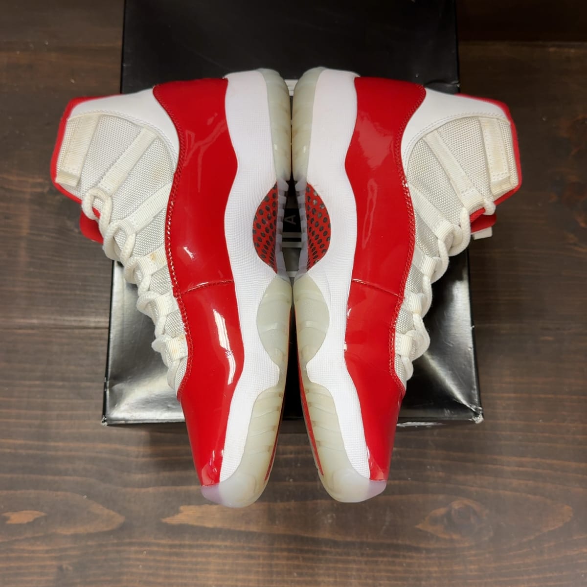 Jordan 11 Retro Cherry (2022) Size 9 (Pre-Owned) - aux