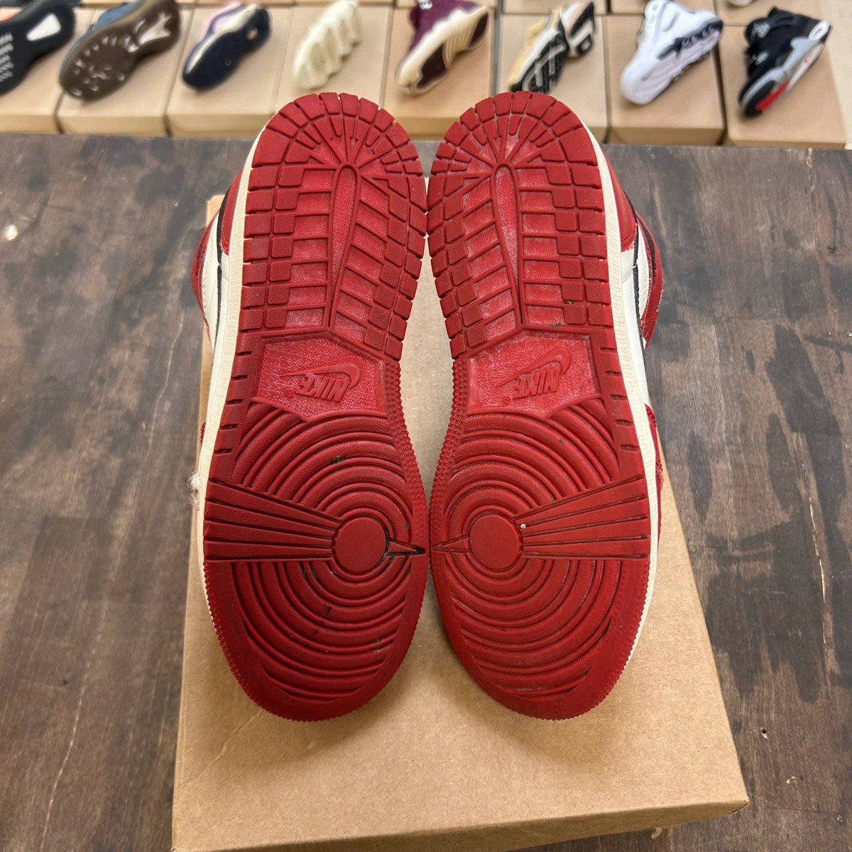 Jordan 1 Retro High OG Chicago Lost and Found (GS) Size 4Y (Pre-Owned) - Image 5