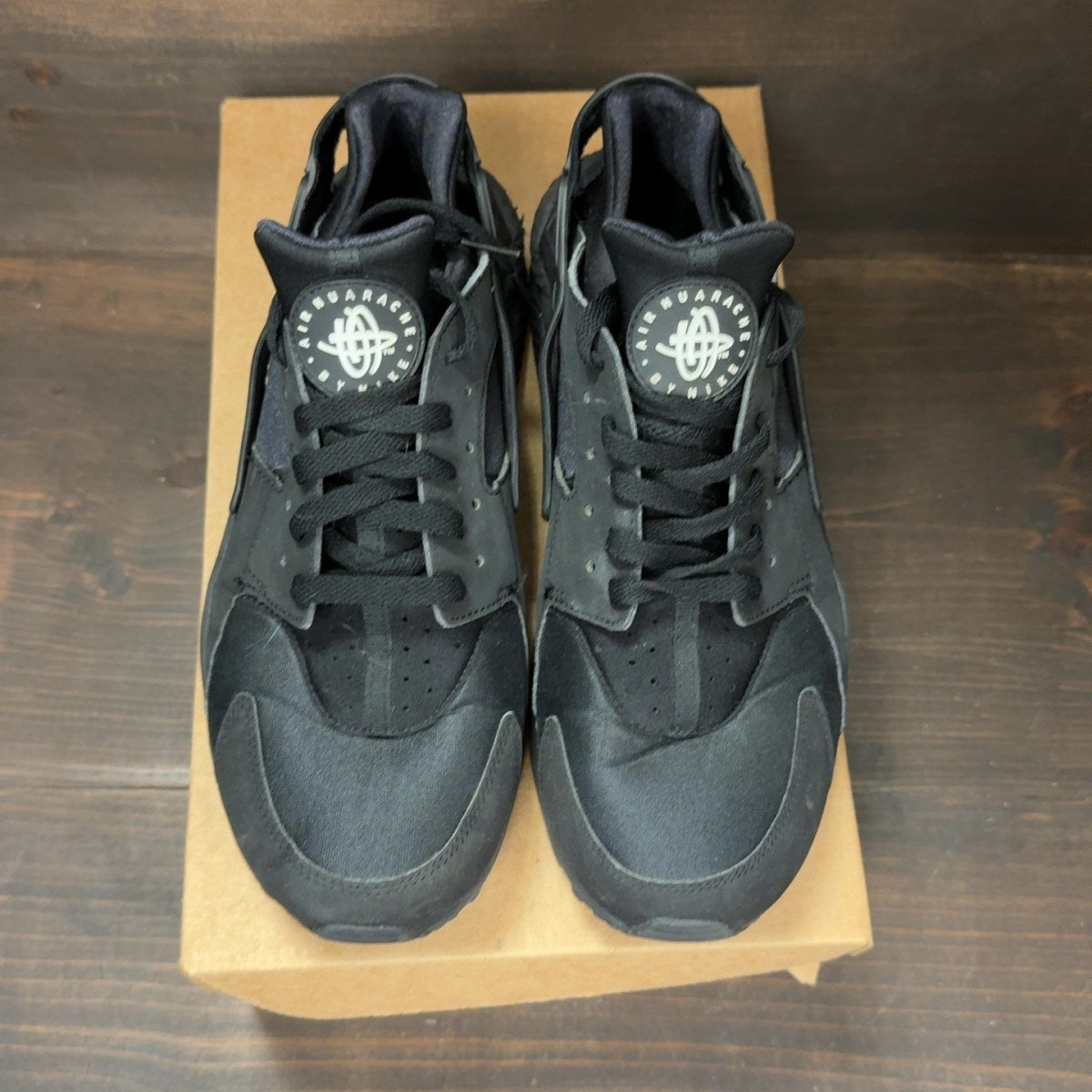 Nike Air Huarache Black White Size 11 (Pre-Owned) - Image 3