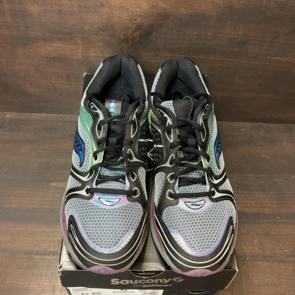 Saucony ProGrid Triumph 4 Winter Solstice Holographic Size 8.5 (Pre-Owned) - tag