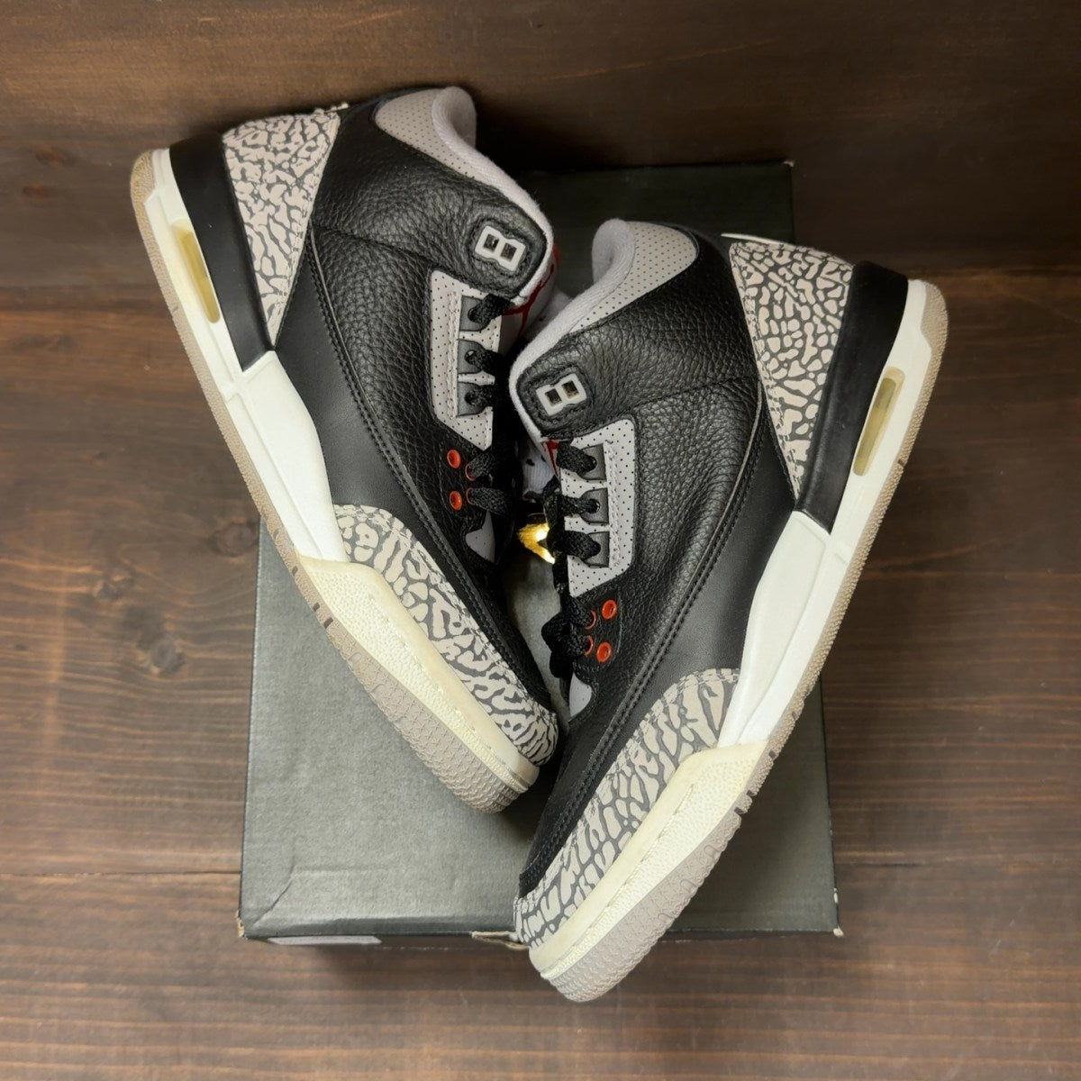 Jordan 3 Retro Black Cement (2018) (GS) Size 7Y (Pre-Owned) - Image 2