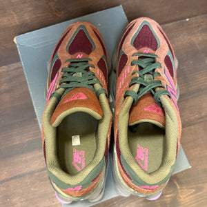 New Balance 9060 Rich Oak Burgundy Size 9.5 (Pre-Owned) - Image 4