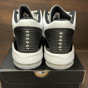 Jordan Max Aura 2 White Black Gym Red Size 9 (Pre-Owned) - Image 5