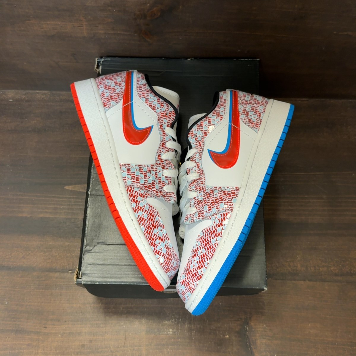 Jordan 1 Low SE Take Flight (GS) - Image 2